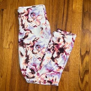 Patterned athletic leggings